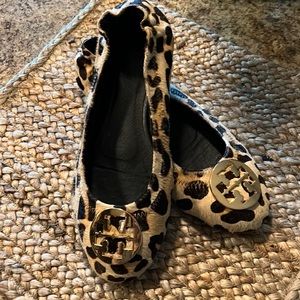 Beautiful Leopard Fur Tory Burch Flats!